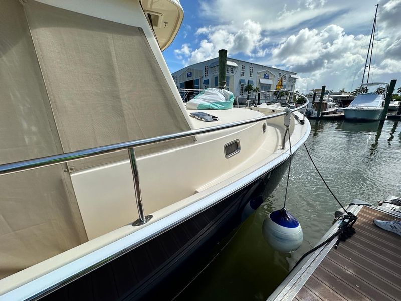 2004 Mainship 400 Trawler