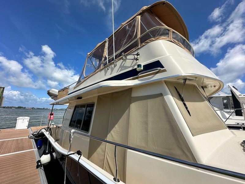 2004 Mainship 400 Trawler