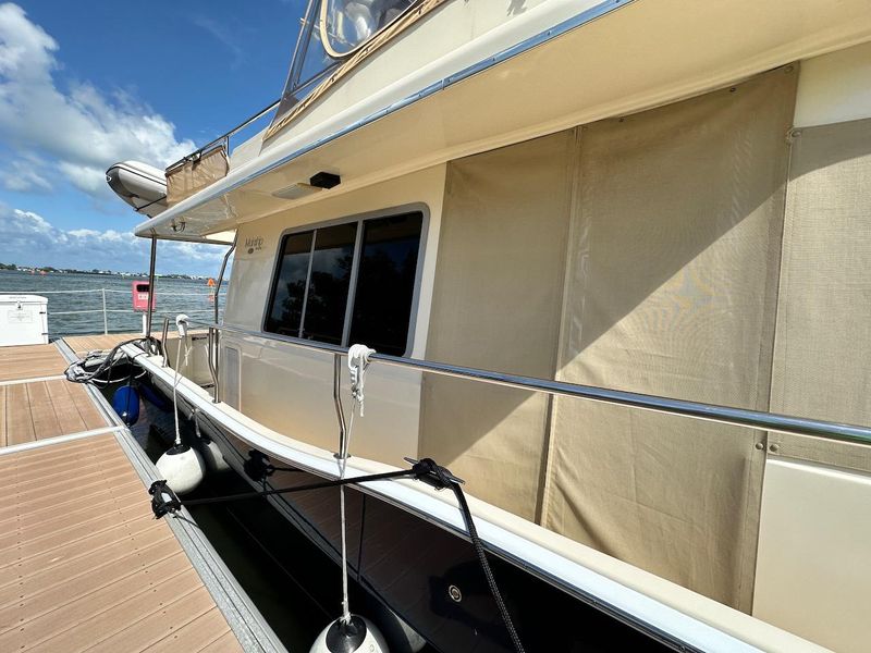 2004 Mainship 400 Trawler