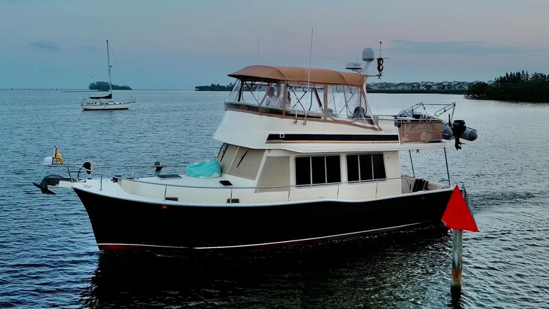 2004 Mainship 400 Trawler