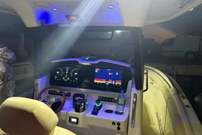 2019 Boston Whaler catalina 30