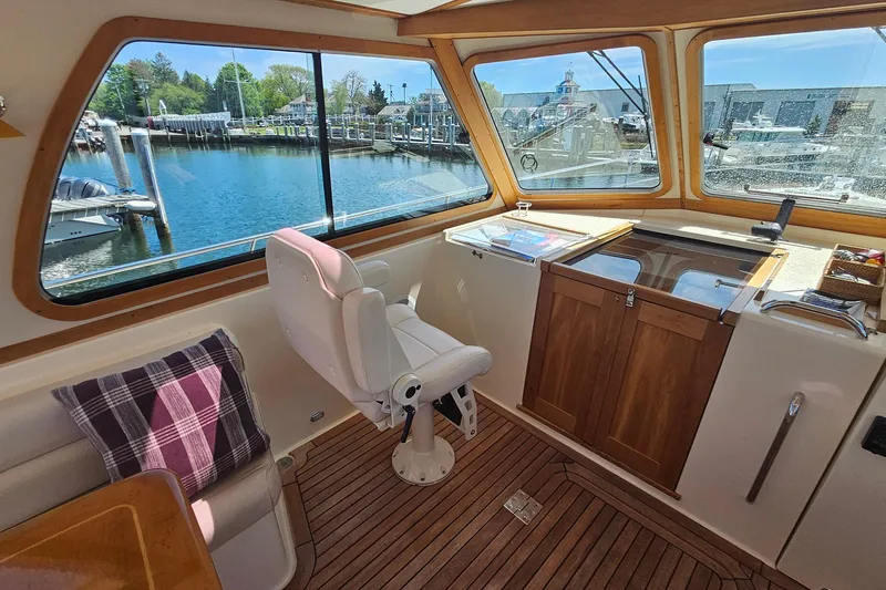  Yacht Photos Pics Interior of 2009 Sabre 42 Express yacht with helm seat and waterfront view.