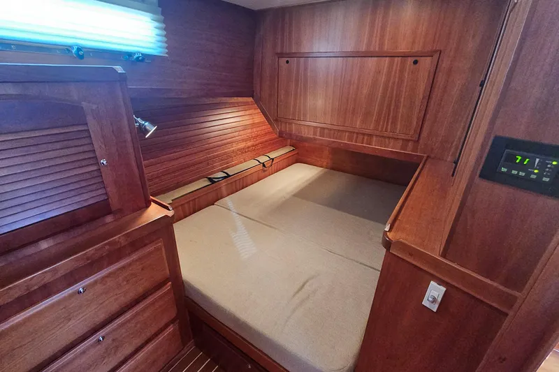  Yacht Photos Pics 2009 Sabre 42 Express cabin with wooden interior and cozy bed.