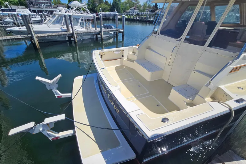  Yacht Photos Pics 2009 Sabre 42 Express boat docked, showcasing spacious deck and seating area.