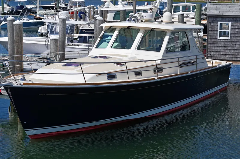  Yacht Photos Pics 2009 Sabre 42 Express yacht docked at a marina.