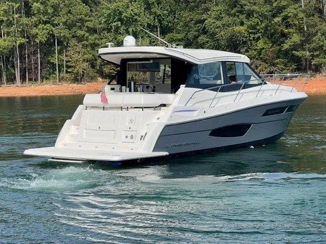  Yacht Photos Pics 2022 REGAL 38 GRANDE COUPE - Image 8