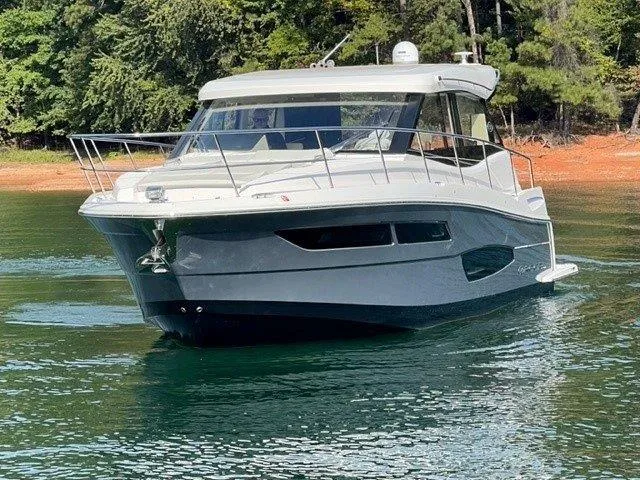  Yacht Photos Pics 2022 REGAL 38 GRANDE COUPE - Image 4