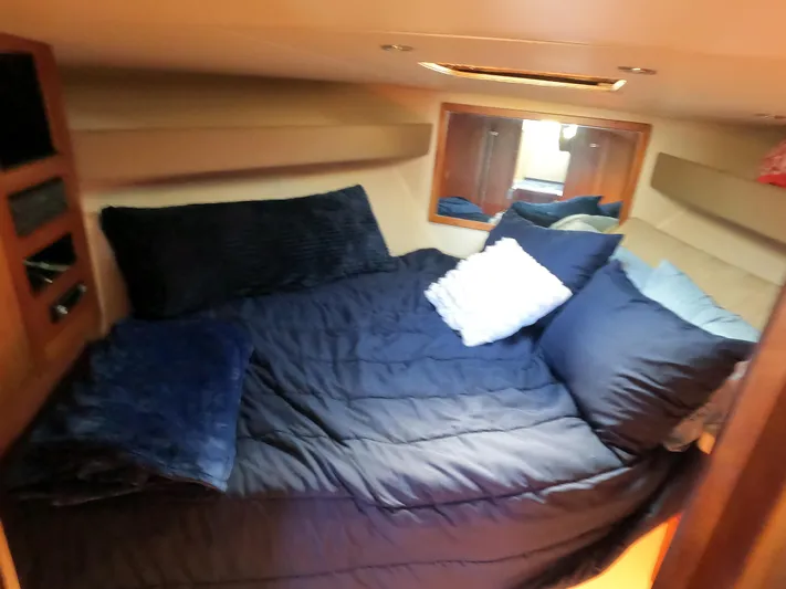  Yacht Photos Pics 2002 Luhrs 34 Convertible cozy cabin with bed and pillows.