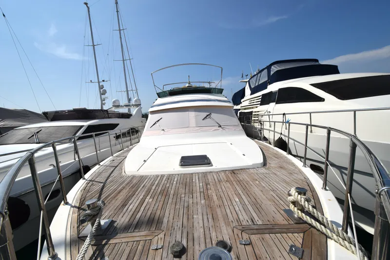 Odyssey Yacht Photos Pics 2000 Trader Sunliner 625 yacht docked among other boats under clear blue sky.