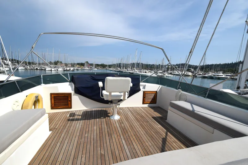 Odyssey Yacht Photos Pics Trader Sunliner 625 yacht deck, 2000 model, with marina view and seating area.