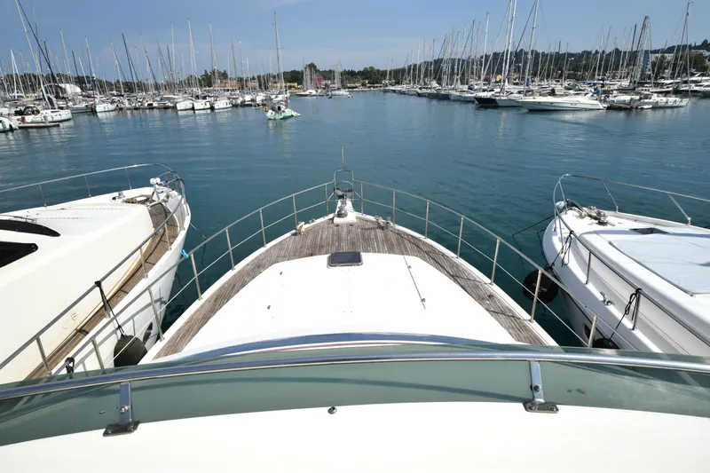 Odyssey Yacht Photos Pics Bow view of 2000 Trader Sunliner 625 yacht docked in a marina.