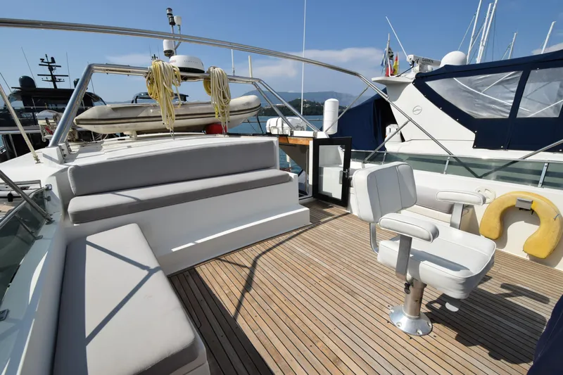 Odyssey Yacht Photos Pics Spacious deck of 2000 Trader Sunliner 625 yacht with seating and marine equipment.