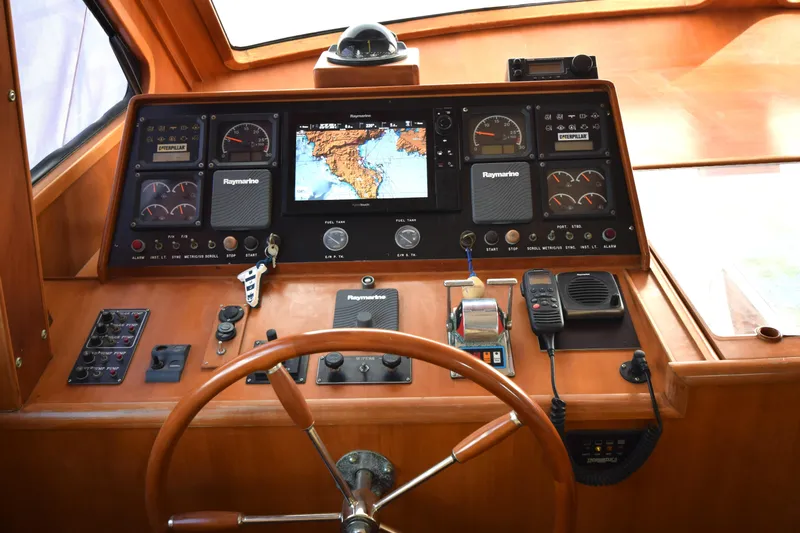 Odyssey Yacht Photos Pics Control panel of a 2000 Trader Sunliner 625 yacht with navigation equipment.