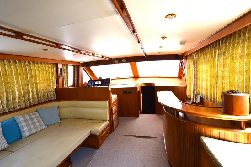 Odyssey Yacht Photos Pics Luxurious interior of 2000 Trader Sunliner 625 yacht with plush seating and elegant wood finishes.