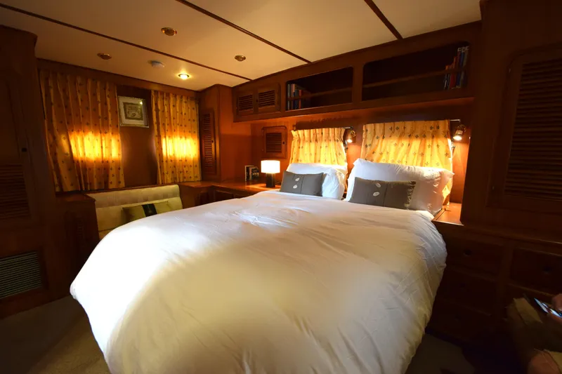 Odyssey Yacht Photos Pics Luxurious bedroom interior of 2000 Trader Sunliner 625 yacht with cozy lighting and elegant decor.
