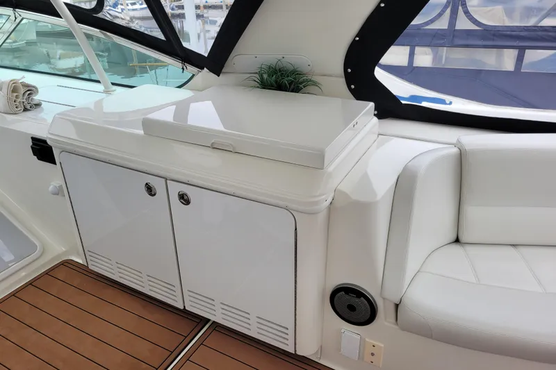  Yacht Photos Pics 2007 Carver 56 Voyager SE interior with white seating and cabinetry, featuring a sleek design.