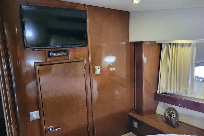  Yacht Photos Pics Interior of 2007 Carver 56 Voyager SE with TV and wood paneling.