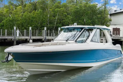 Boston Whaler 380 Realm