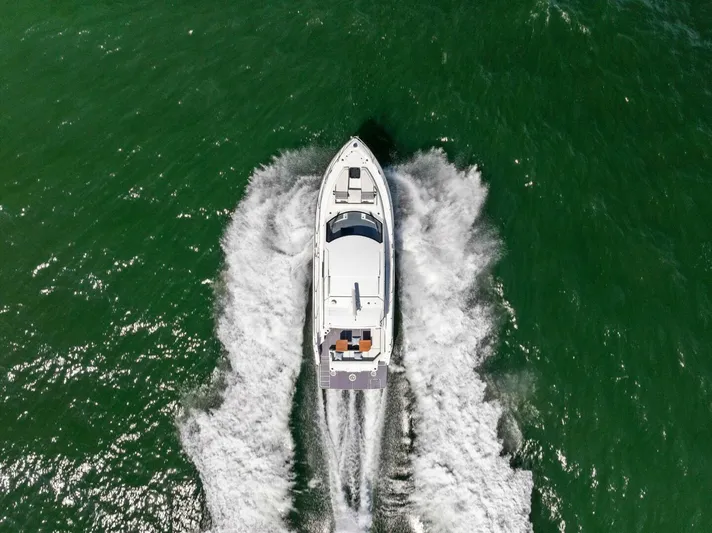 Livin' The Dream IV Yacht Photos Pics 