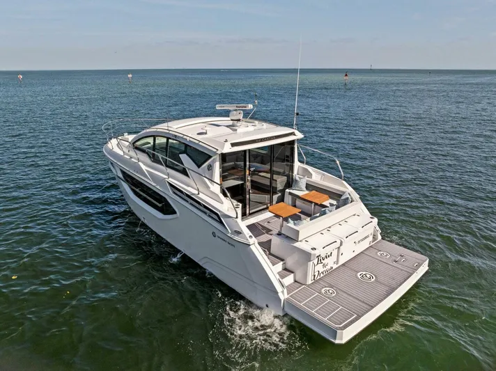 Livin' The Dream IV Yacht Photos Pics 