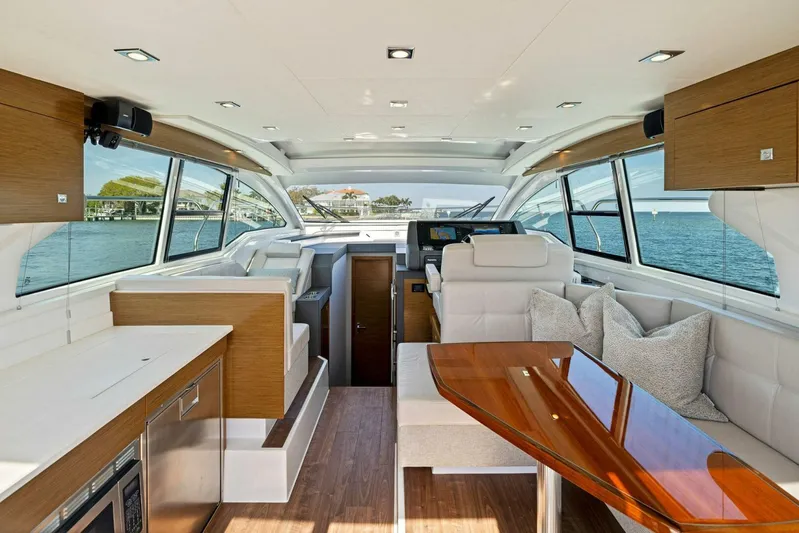 Livin' The Dream IV Yacht Photos Pics 