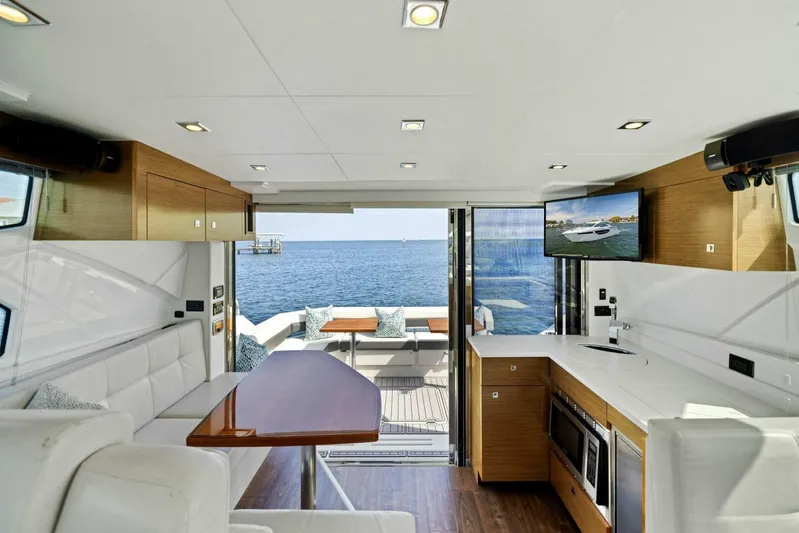 Livin' The Dream IV Yacht Photos Pics 