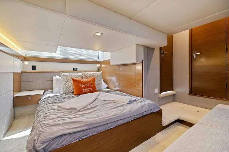 Livin' The Dream IV Yacht Photos Pics 