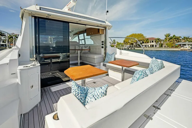 Livin' The Dream IV Yacht Photos Pics 