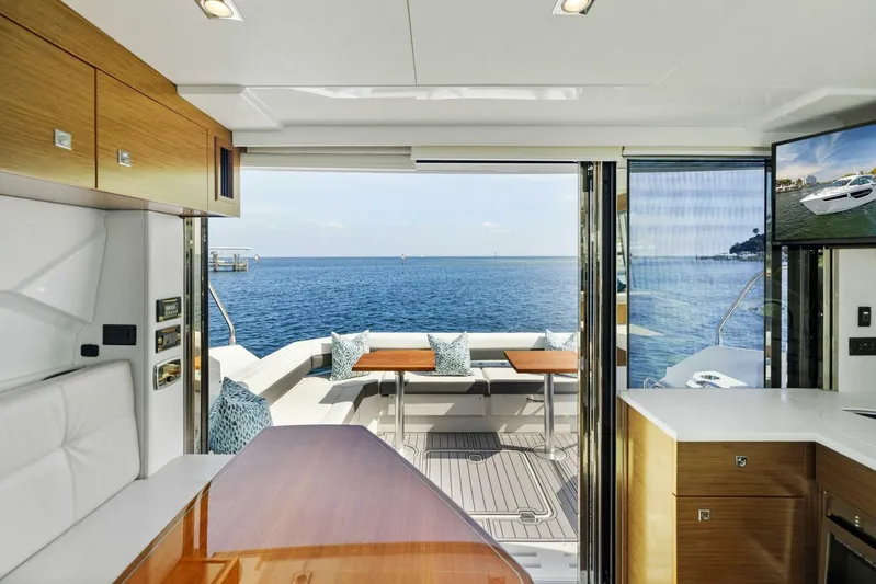 Livin' The Dream IV Yacht Photos Pics 