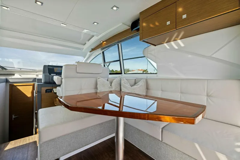 Livin' The Dream IV Yacht Photos Pics 