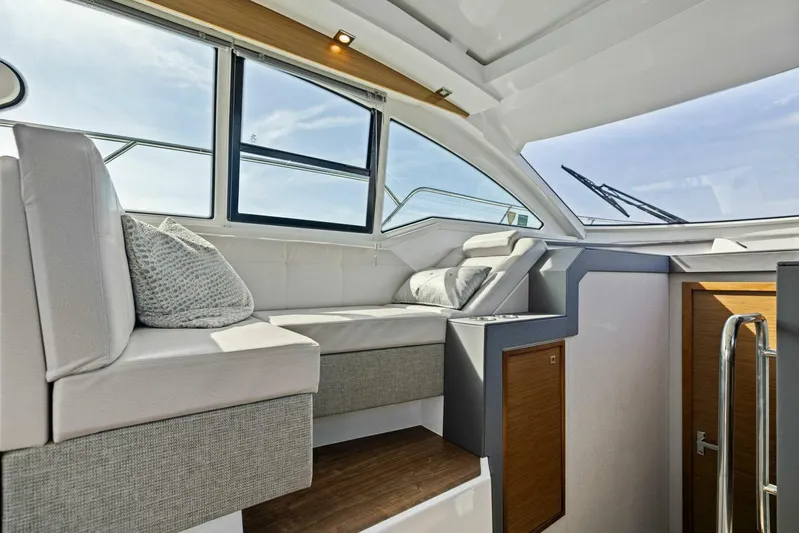 Livin' The Dream IV Yacht Photos Pics 