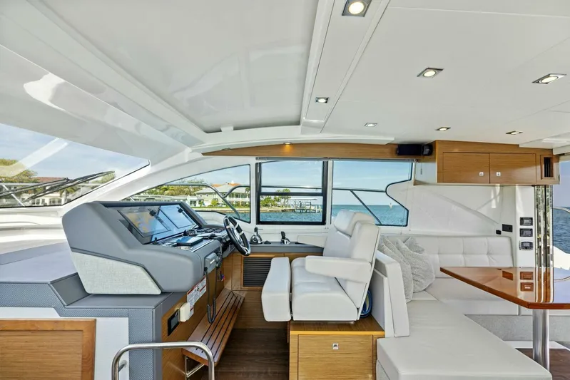 Livin' The Dream IV Yacht Photos Pics 