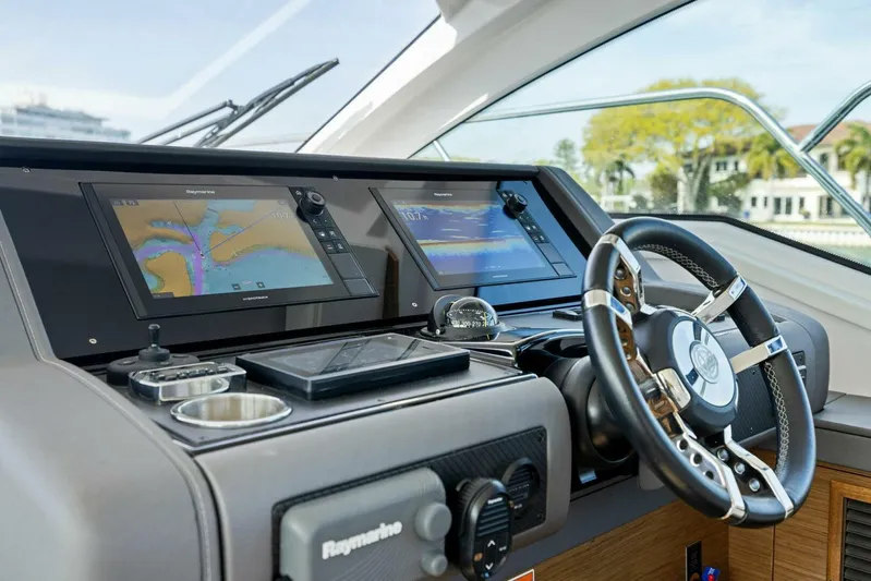 Livin' The Dream IV Yacht Photos Pics 