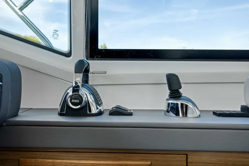 Livin' The Dream IV Yacht Photos Pics 