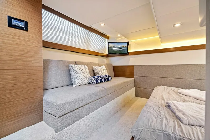 Livin' The Dream IV Yacht Photos Pics 