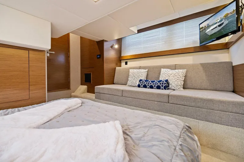 Livin' The Dream IV Yacht Photos Pics 