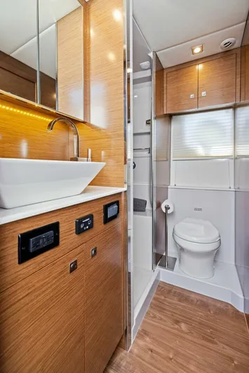 Livin' The Dream IV Yacht Photos Pics 