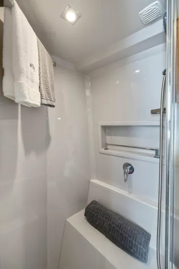 Livin' The Dream IV Yacht Photos Pics 