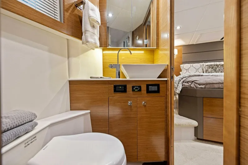 Livin' The Dream IV Yacht Photos Pics 