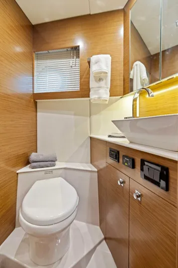 Livin' The Dream IV Yacht Photos Pics 