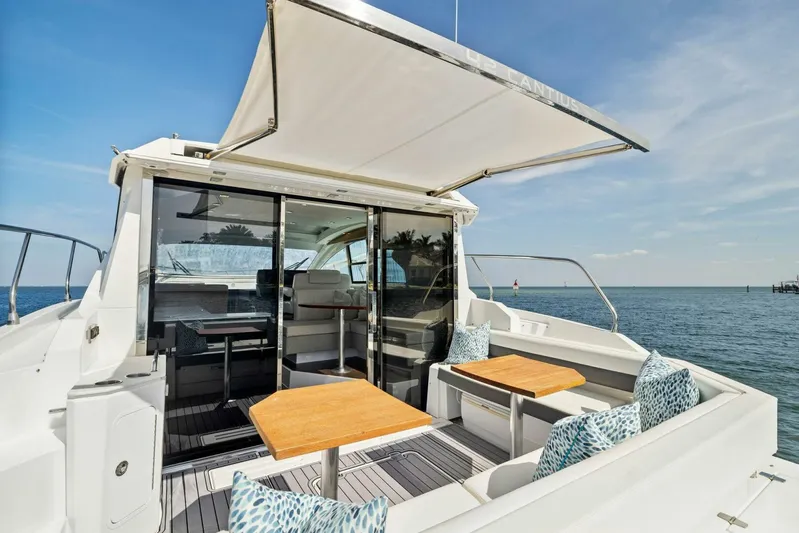 Livin' The Dream IV Yacht Photos Pics 