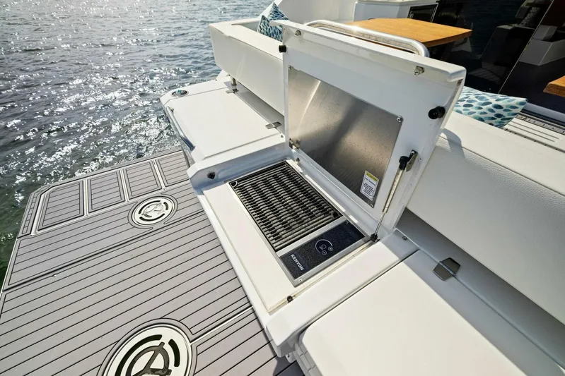 Livin' The Dream IV Yacht Photos Pics 