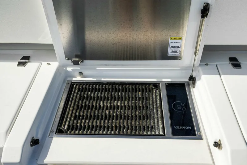 Livin' The Dream IV Yacht Photos Pics 