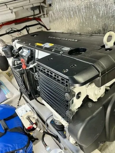 Livin' The Dream IV Yacht Photos Pics 