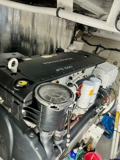 Livin' The Dream IV Yacht Photos Pics 