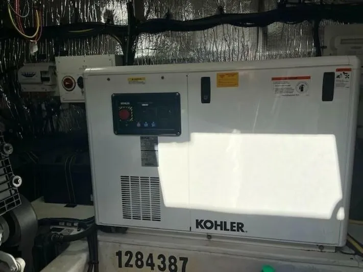 Livin' The Dream IV Yacht Photos Pics 