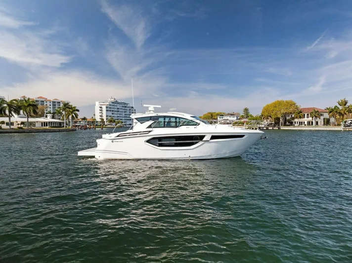 Livin' The Dream IV Yacht Photos Pics 