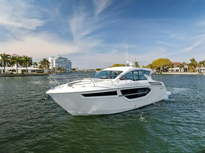 Livin' The Dream IV Yacht Photos Pics 