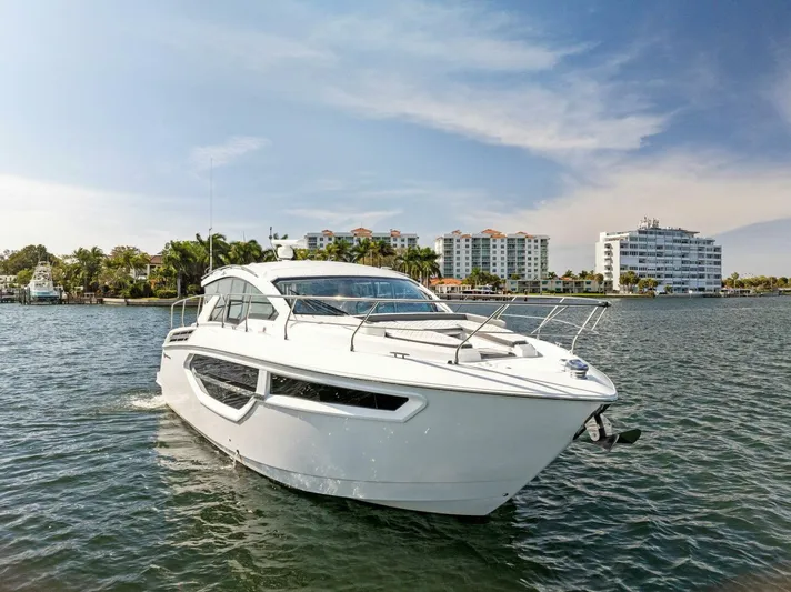 Livin' The Dream IV Yacht Photos Pics 