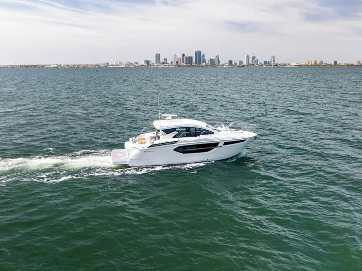 Livin' The Dream IV Yacht Photos Pics 